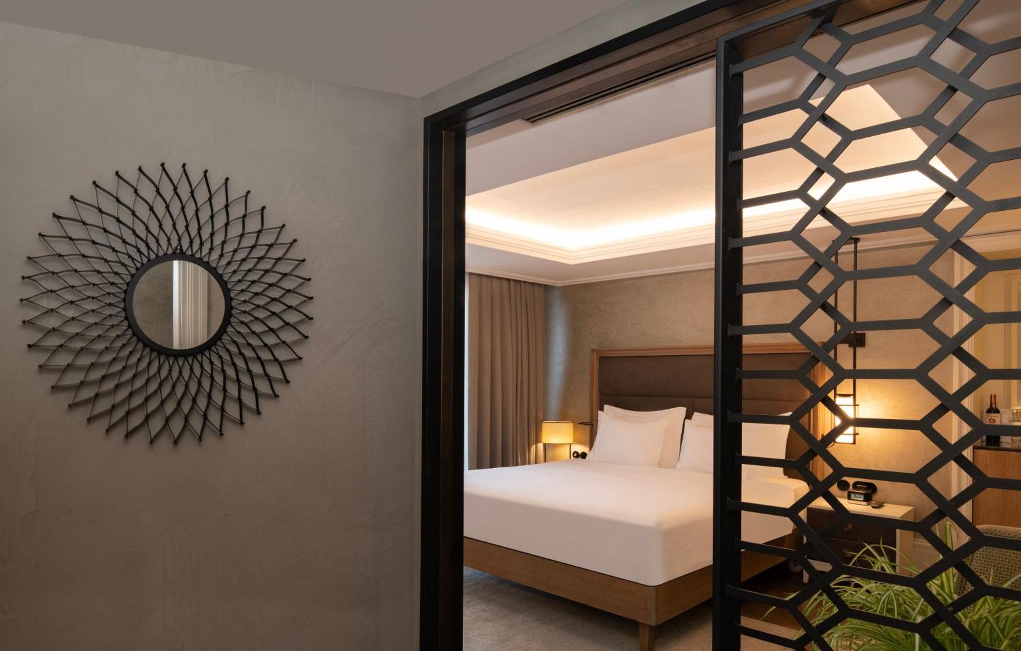 Отель 10 Karakoy Стамбул Номер фото A room at the hotel