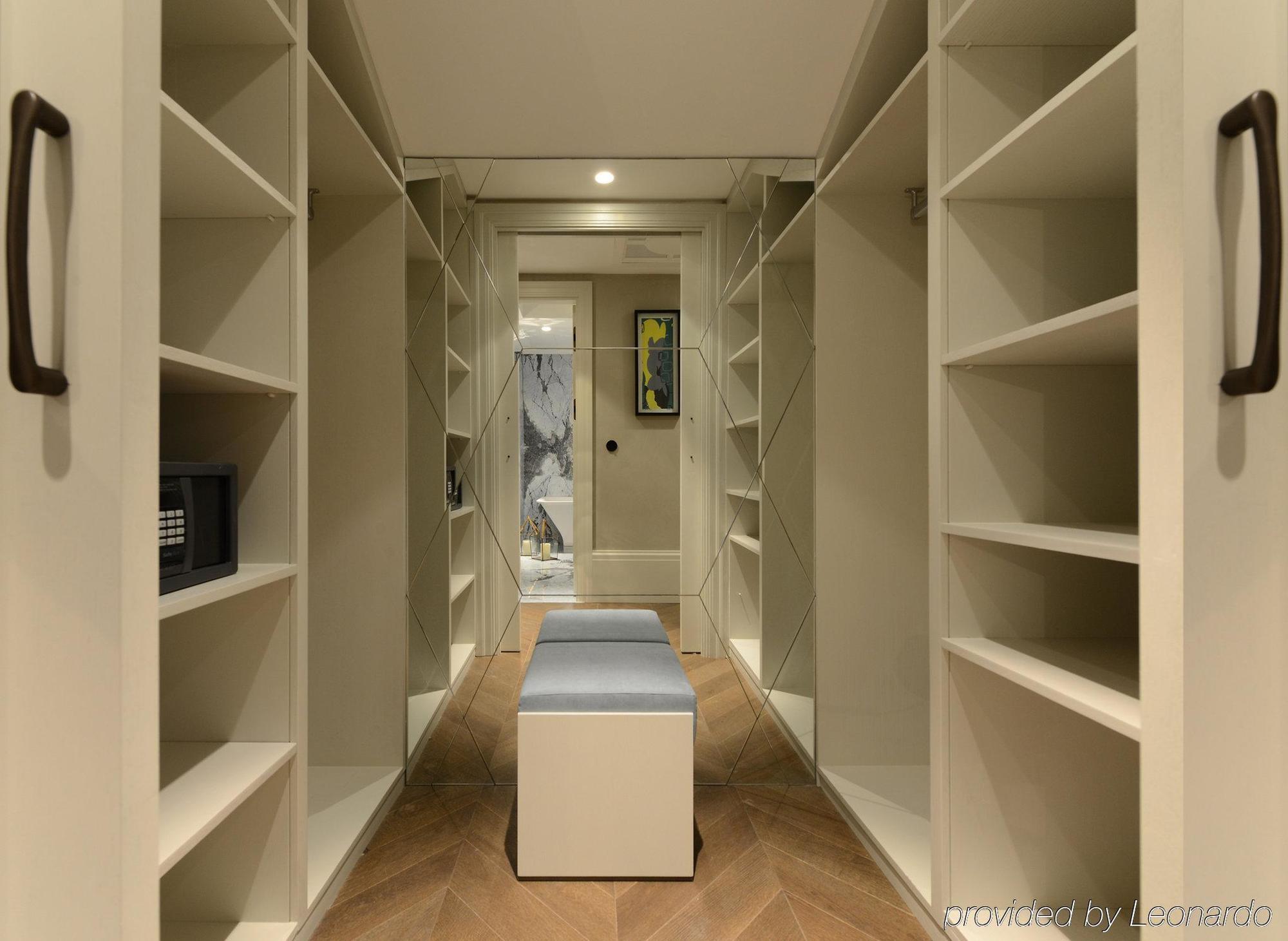 Отель 10 Karakoy Стамбул Экстерьер фото A walk-in closet