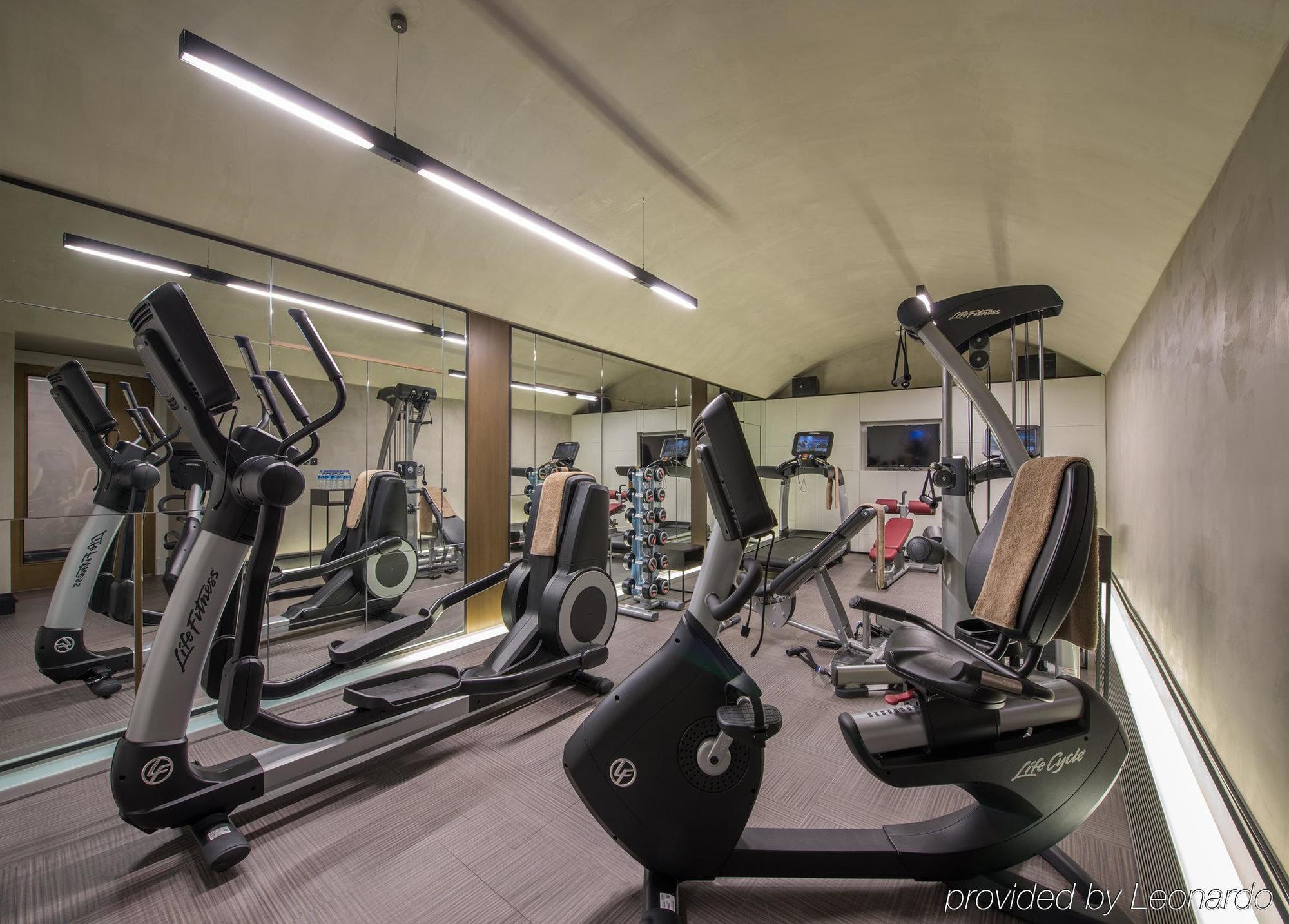 Отель 10 Karakoy Стамбул Экстерьер фото The gym at the hotel