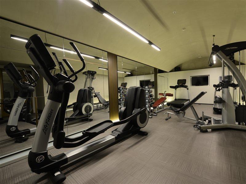 Отель 10 Karakoy Стамбул Экстерьер фото The gym at the hotel