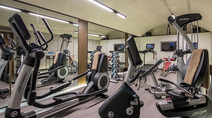 Отель 10 Karakoy Стамбул Экстерьер фото The gym at the hotel