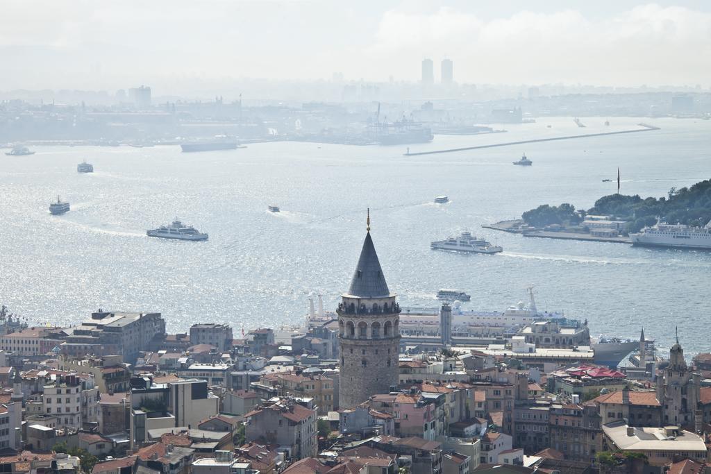 Отель 10 Karakoy Стамбул Экстерьер фото The Bosphorus, the main artery of the sea, as seen from the Galata Tower.
