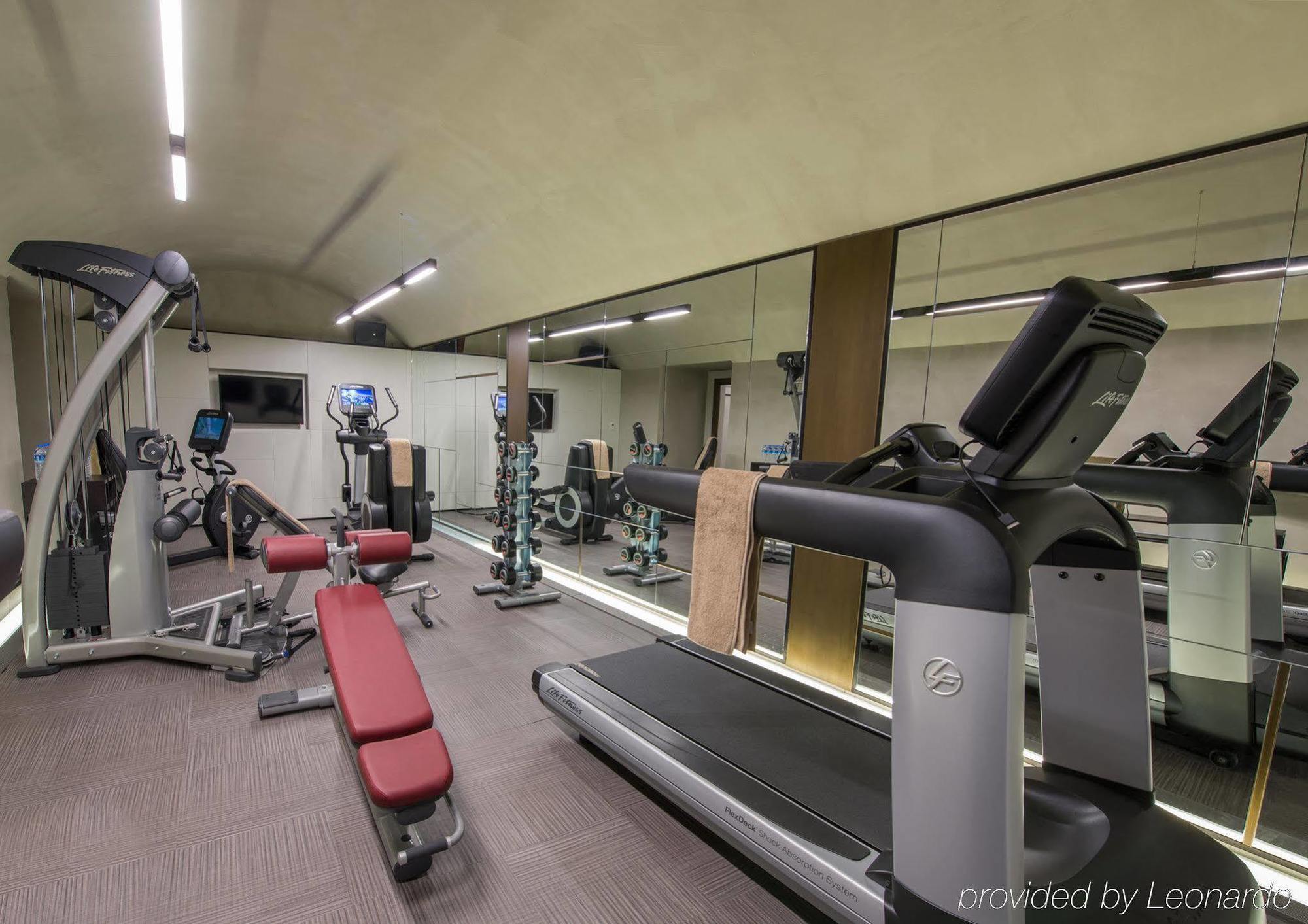 Отель 10 Karakoy Стамбул Экстерьер фото The gym at the hotel
