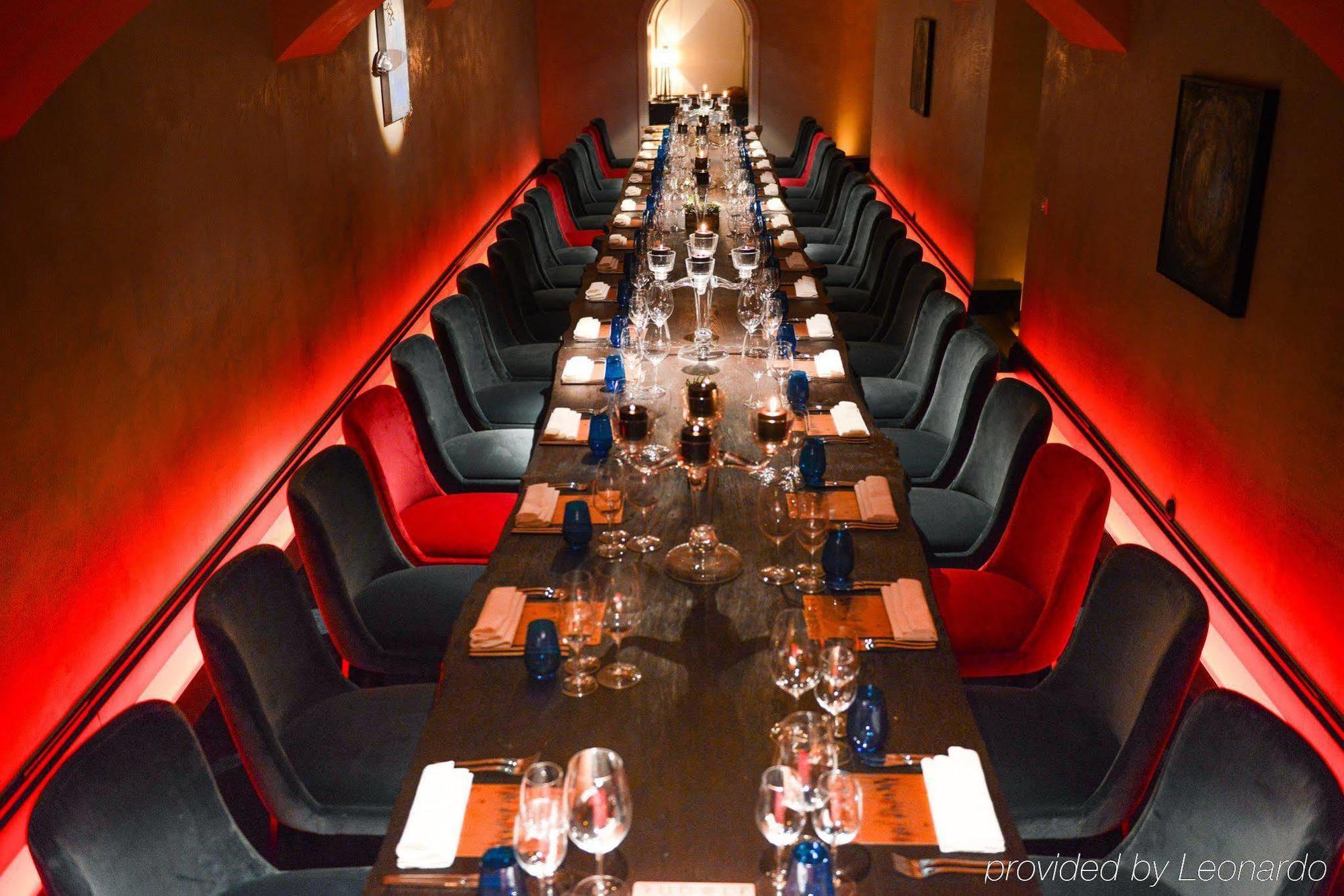 Отель 10 Karakoy Стамбул Экстерьер фото The interior of the restaurant