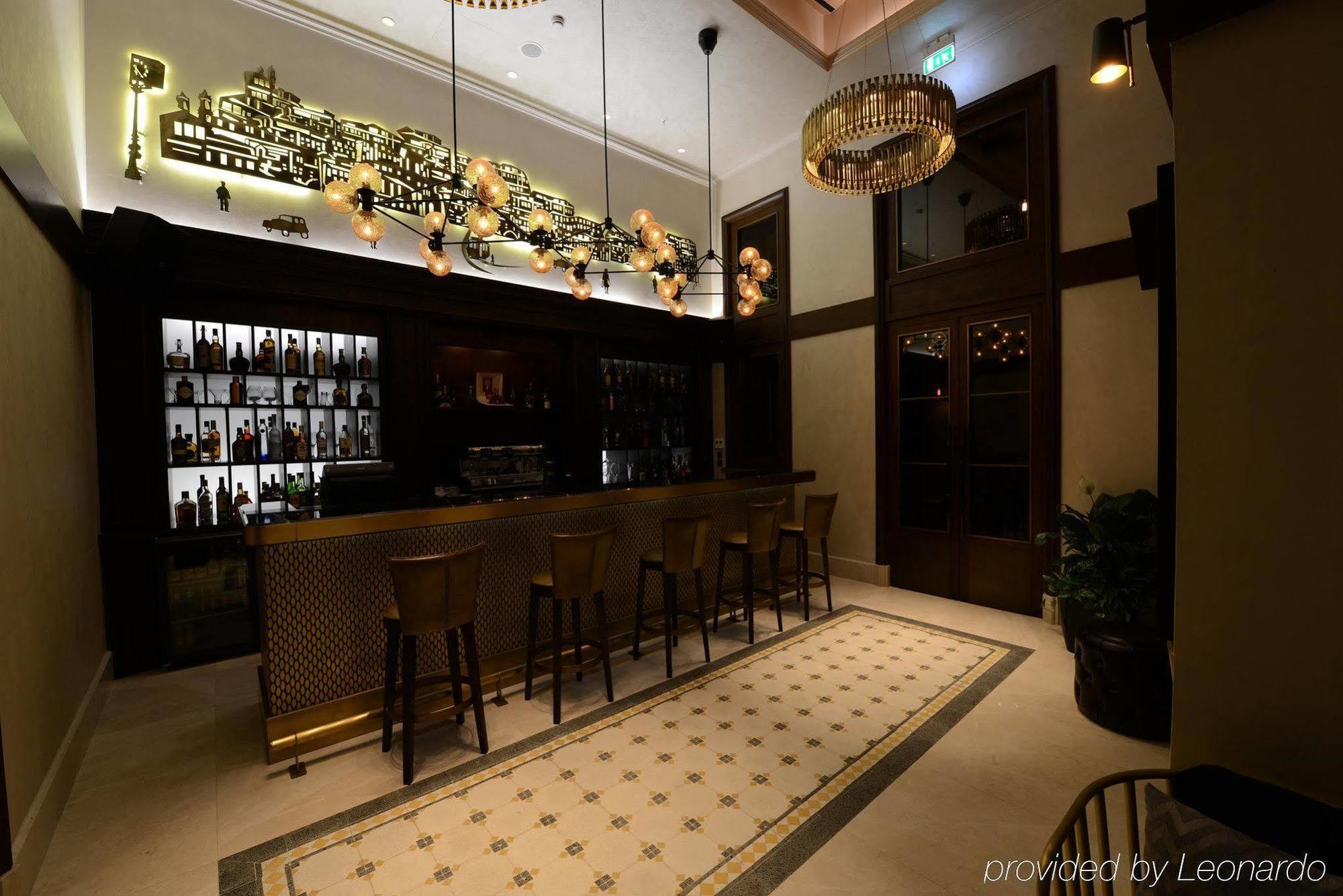 Отель 10 Karakoy Стамбул Экстерьер фото The bar at the hotel