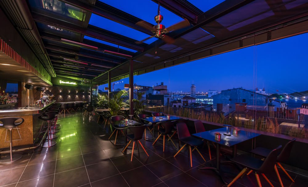 Отель 10 Karakoy Стамбул Экстерьер фото Sky Bar